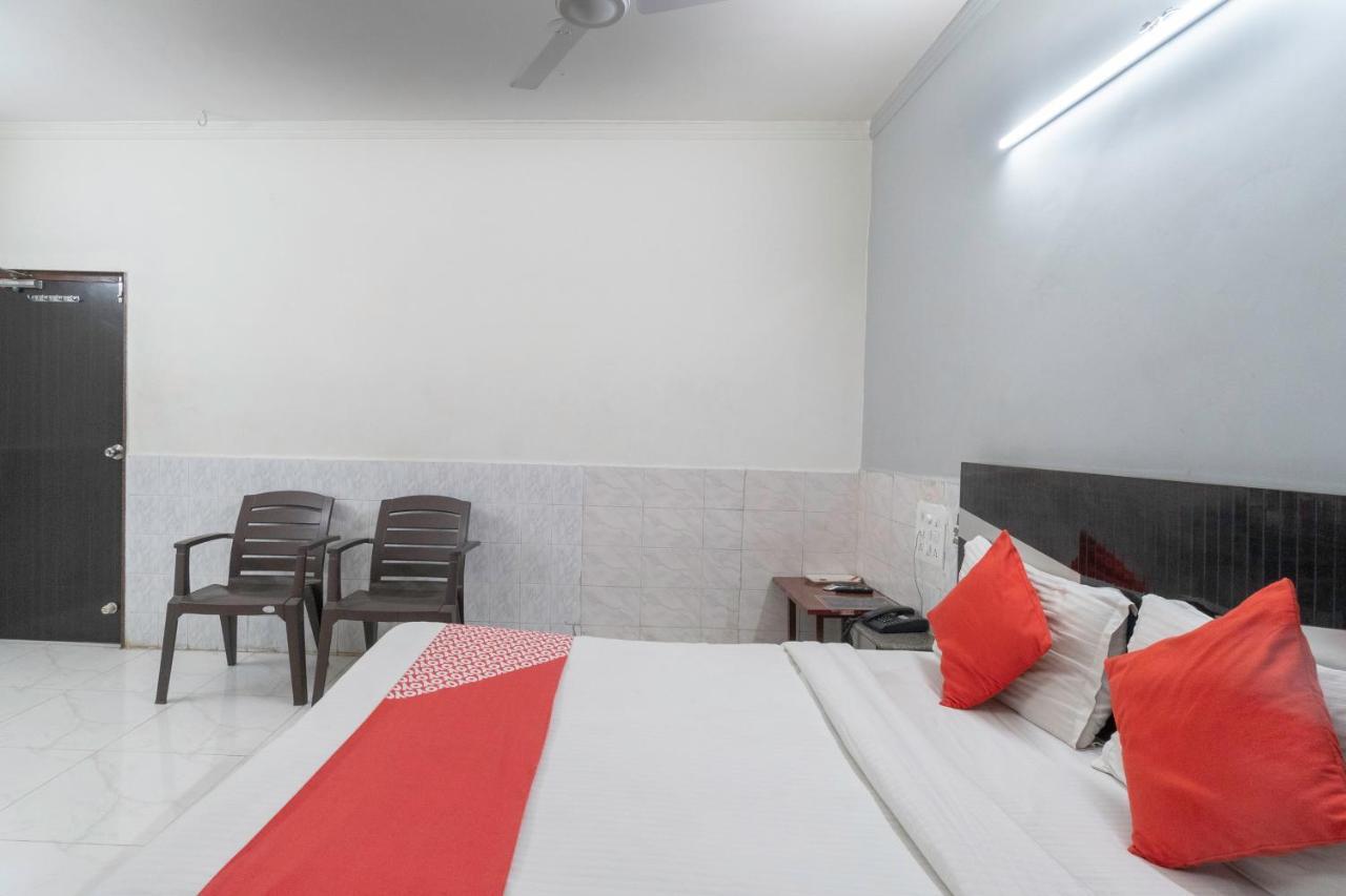 Hotel Oyo 13535 Aakash Ahmedabad Exterior foto