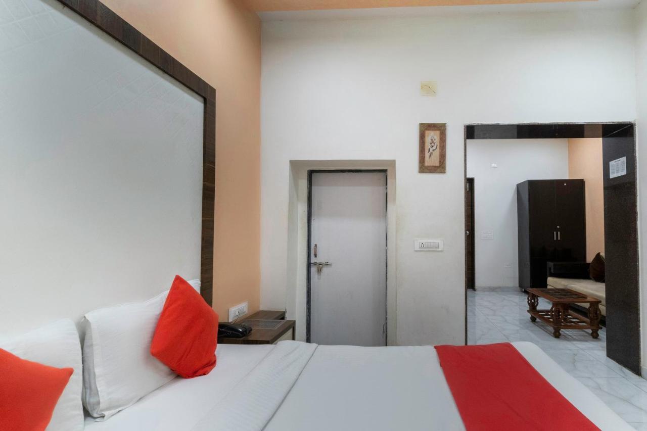 Hotel Oyo 13535 Aakash Ahmedabad Exterior foto