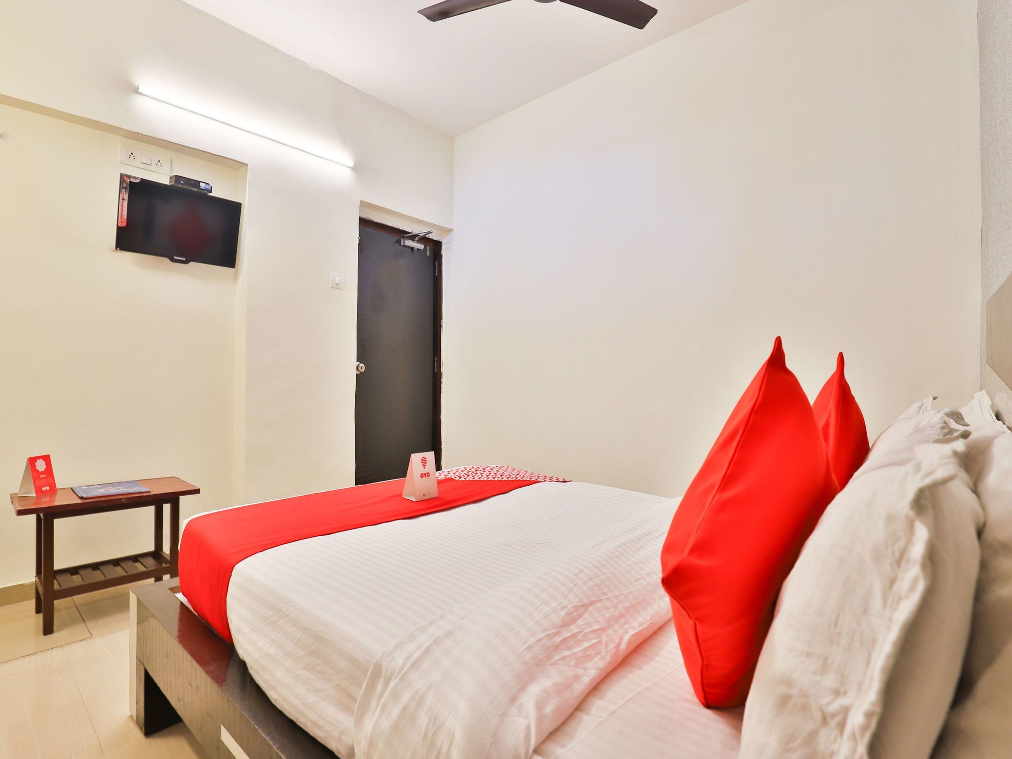 Hotel Oyo 13535 Aakash Ahmedabad Exterior foto